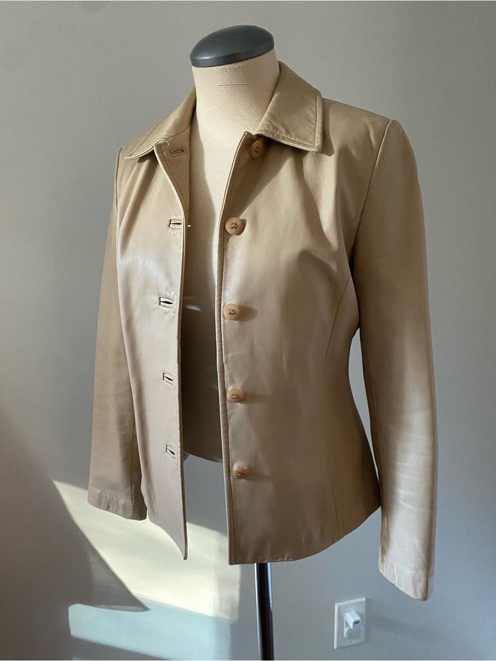 Danier Beige Leather Button-Front Jacket